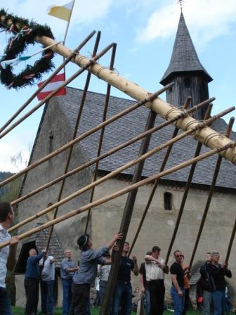 Maibaum für die Filialkirche zum Hl. Laurentius